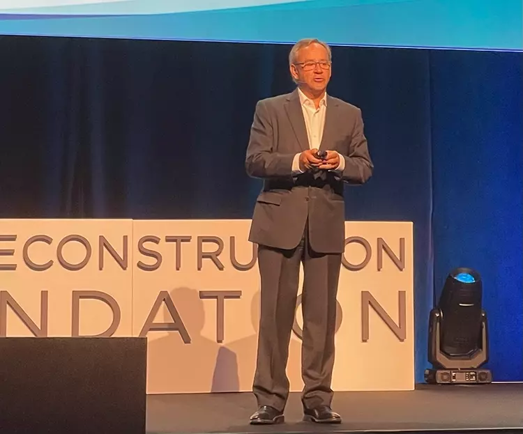Dr. Mariano Sanz stellte die Ziele der Oral Reconstruction Foundation vor.