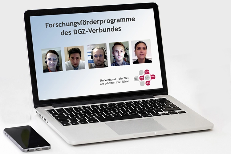 Bild 2: Empfänger von Mitteln aus den Forschungsförderprogrammen der DGPZM/DGR²Z präsentieren ihre geförderten Projekte. Von links: Dr. Jana Schmidt/Leipzig, Priv.-Doz. Dr. Fabian Cieplik/Regensburg, Dr. Michael Egermann/Witten/Herdecke, Erik Eichler/Hannover, Alina Paganini/Zürich (CH).