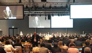Die Bundesversammlung habe sich durch ihre nichtrepräsentative Zusammensetzung und rückständige Diskussionsbeiträge selbst ad absurdum geführt – so Dr. Anke Klas, Präsidentin des Verbandes der Zahnärztinnen.