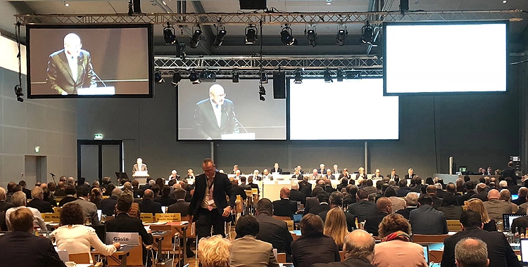 Die Bundesversammlung habe sich durch ihre nichtrepräsentative Zusammensetzung und rückständige Diskussionsbeiträge selbst ad absurdum geführt – so Dr. Anke Klas, Präsidentin des Verbandes der Zahnärztinnen.