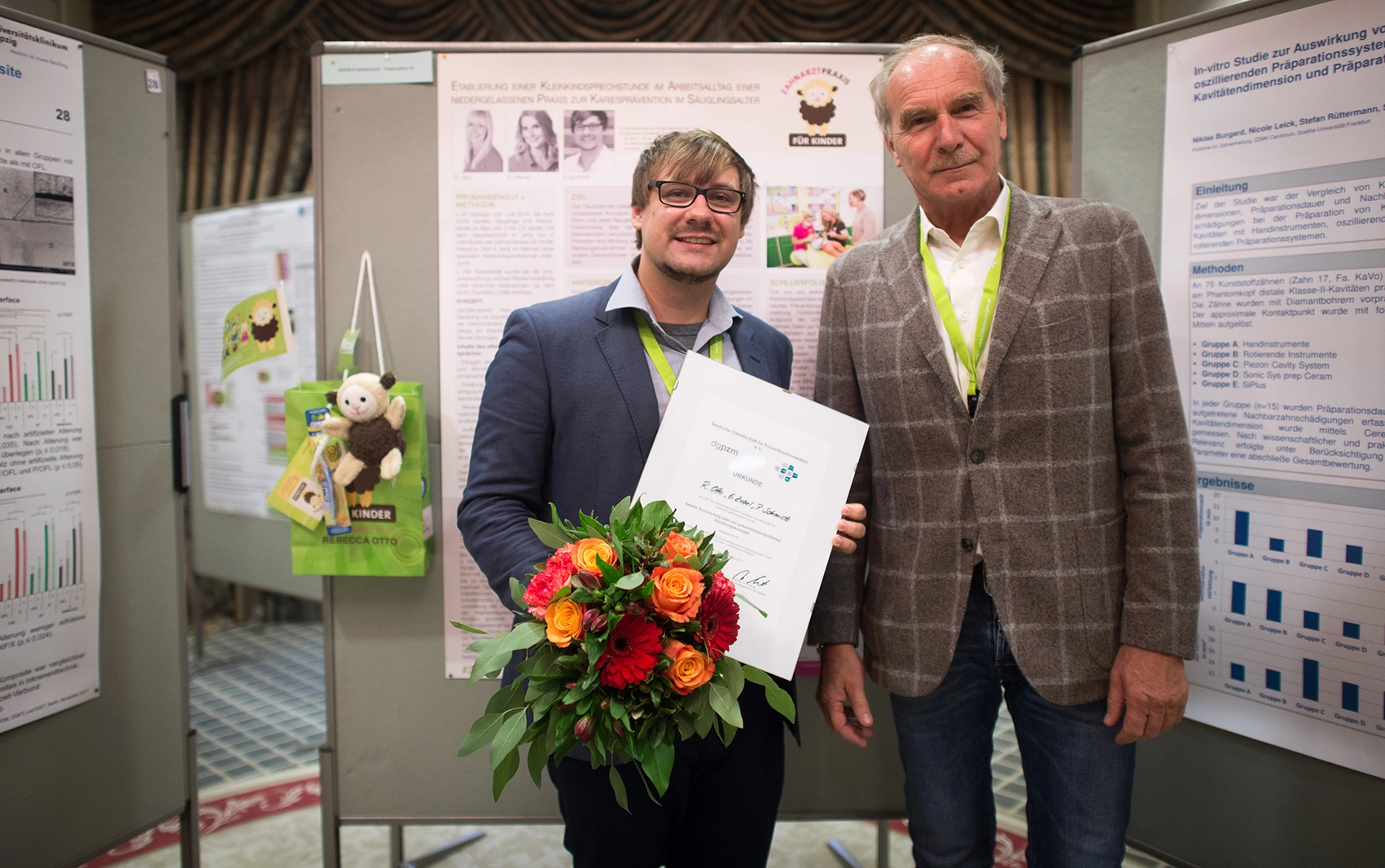 DGPZM-Praktikerpreis // von links: Dr. Peter Schmidt, Witten (Preisträger, stellvertretend für das Jenaer Praxisteam Ellen Zobel, Rebecca Otto, Dr. Annegret Sabath), Dr. Lutz Laurisch, Korschenbroich (Vizepräsident der DGPZM)