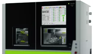 Dank 20-fachem Werkzeugwechsler und bis zu 12-fachem Disc-Wechsler kann die neue Fräsmaschine cara Mill 3.5L PRO rund um die Uhr arbeiten – sogar am Wochenende.