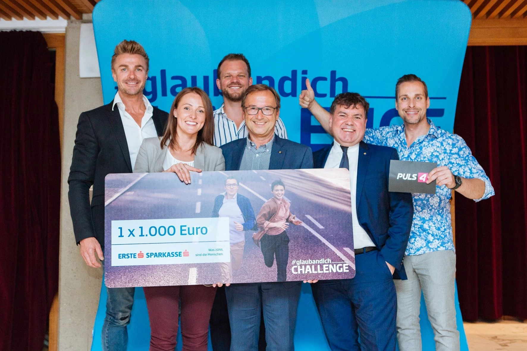 Vesta Schrynemakers (zweite v.l.) gewinnt mit dentalQLICK die Vorarlberger „#glaubandich“-Challenge.