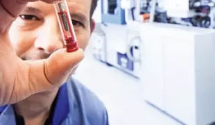Hightech Produktion inhouse: Dentaurum Implants fertigt nahezu alle Produkte direkt am Standort Ispringen.