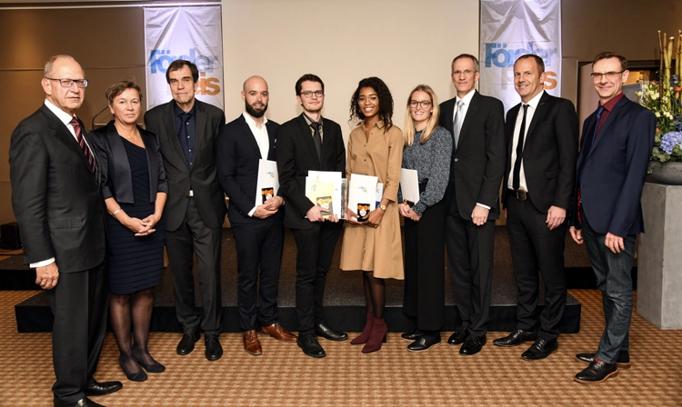 Die Sieger des 33. DGZMK/BZÄK/Dentsply Sirona Förderpreises, Jurymitglieder und die Präsidenten von BZÄK und DGZMK sowie Dr. Frank Pfefferkorn, Leiter klinische Forschung und wissenschaftlicher Dienst Dentsply Sirona.