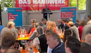 Der bayerische Wirtschaftsminister Hubert Aiwanger am Tag des Handwerks 2023 in Landshut.