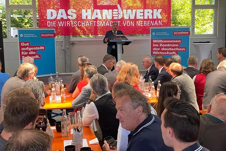 Der bayerische Wirtschaftsminister Hubert Aiwanger am Tag des Handwerks 2023 in Landshut.