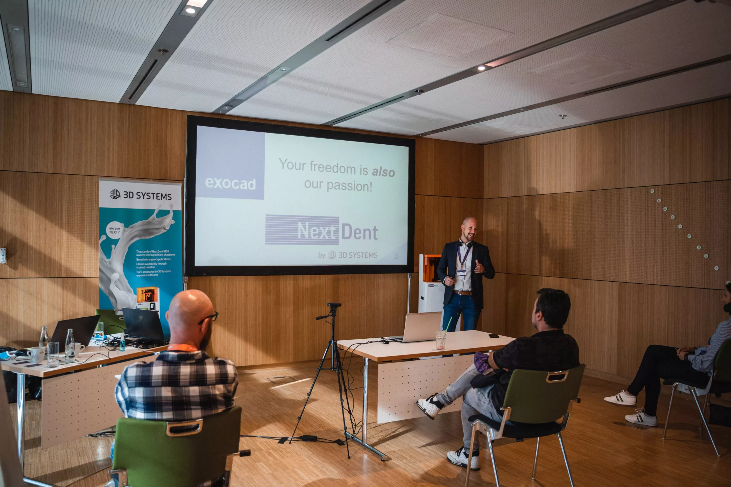 In den insgesamt 11 Partnersessions am Dienstagmorgen erhielten die Online- und Onsite-Teilnehmer wertvolle Impulse für die Anwendung der exocad-Softwarelösungen in Verbindung mit digitaler Hardware.