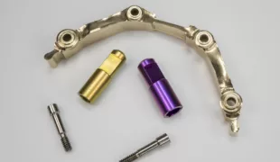 Gefräster Steg auf Camlog-Implantaten.