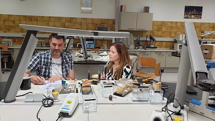 ZTM A. Kost und als Gast: Berufsschullehrerin ZTM Catarina Bechtel.