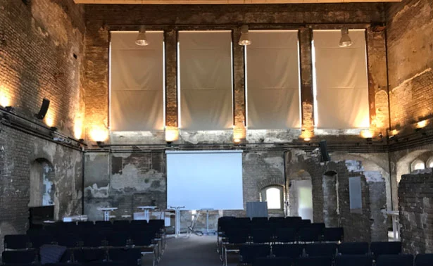 Die Ruine des ehemaligen Rudolf-Virchow-Hörsaals im Berliner Medizinhistorischen Museum bietet die perfekte Kulisse für das Kuraray Noritake Symposium „Die Kunst, alles zu vereinen“, das am 26. Januar 2019 stattfinden wird.