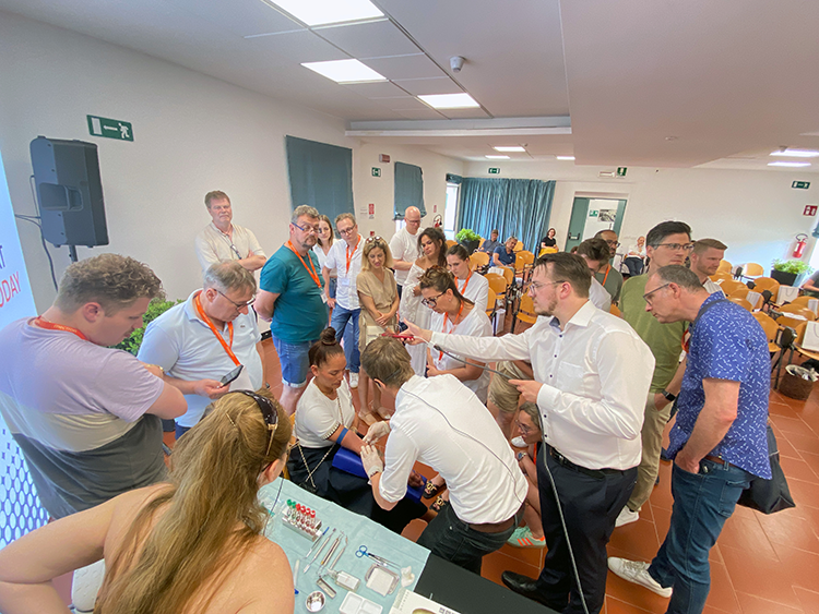 Blutkonzentrate oder auch Platelet Rich Fibrin werden schon seit Jahren in der dentalen Implantologie eingesetzt. Damit gewinnt der Umgang mit Blutprodukten auch für Teams in Dentalpraxen an Bedeutung.