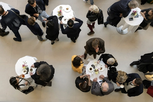 Die Teilnehmer des Kongresses beim Networking.