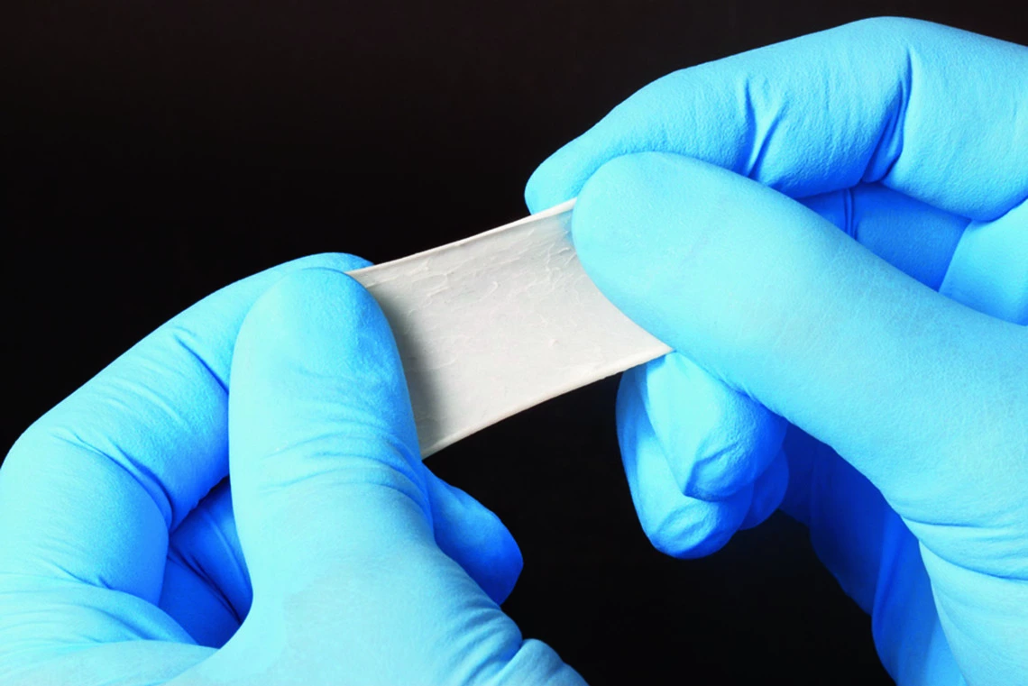 Die creos™ xenoprotect Membran besticht durch eine marktführende Reißfestigkeit und einfache Handhabung.