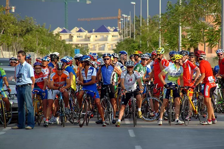 Radrennfahrer am Start.