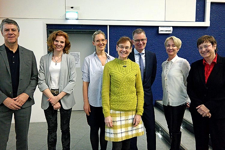 Die Referenten (v.l.): Prof. Noack, PD Dr. Röhrig-Herzog, PD Dr. Dr. Barbe, Prof. Dr. Thürmann, Dr. Bleiel, Prof. Schmidt-Westhausen und die DGAZ-Präsidentin Prof. Dr. Ina Nitschke.