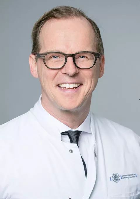 Prof. Dr. Dr. Ralf Smeets, Fortbildungsreferent der DGOI, führt mit den „15-Minutes-One-Question“-Vorträgen ein neues Format ein. ReferentInnen müssen in 15 Minuten eine konkrete Fragestellung beantworten.