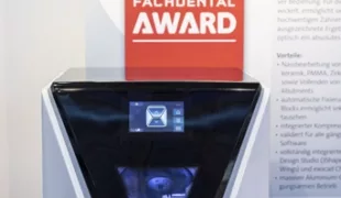 Der Gewinner des FACHDENTAL Awards 2019 ist die Dentalfräsmaschine „Z4“ von vhf camfacture AG.