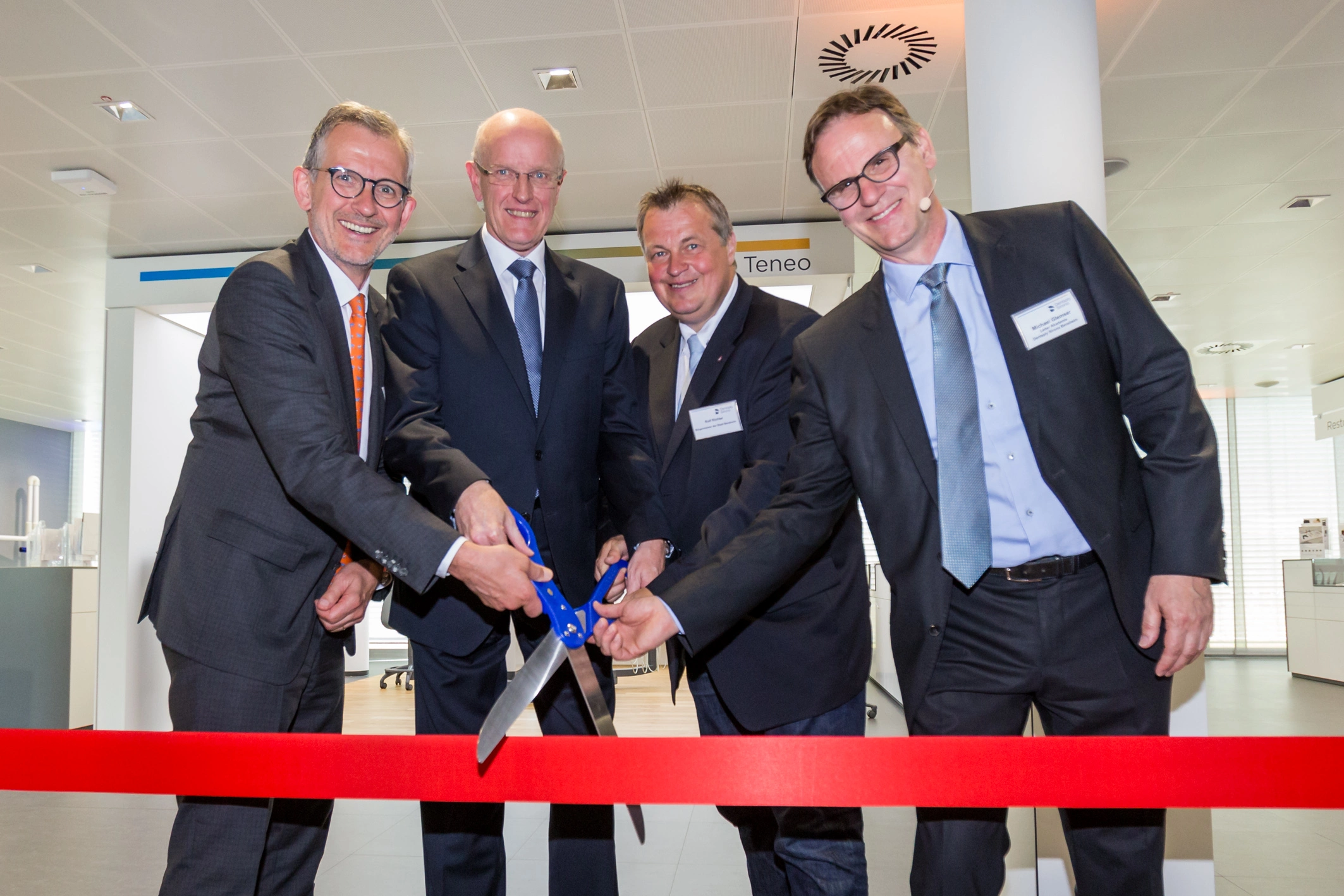 Neueröffnung der Dentsply Sirona Academy Bensheim: Dominique Legros, Michael Geil, Bürgermeister Rolf Richter und Michael Glemser (v.l.)