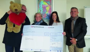v.l.n.r.: S. Bleidner, Geschäftsführer Dental-Union GmbH; A. Eli-Klein, stellv. Geschäftsführerin und Managerin Bärenherz Stiftung;  I. Böttcher, Assistentin der GF Dental-Union; O. Kneisel, Geschäftsführer Dental-Union GmbH und OMNIDENT.